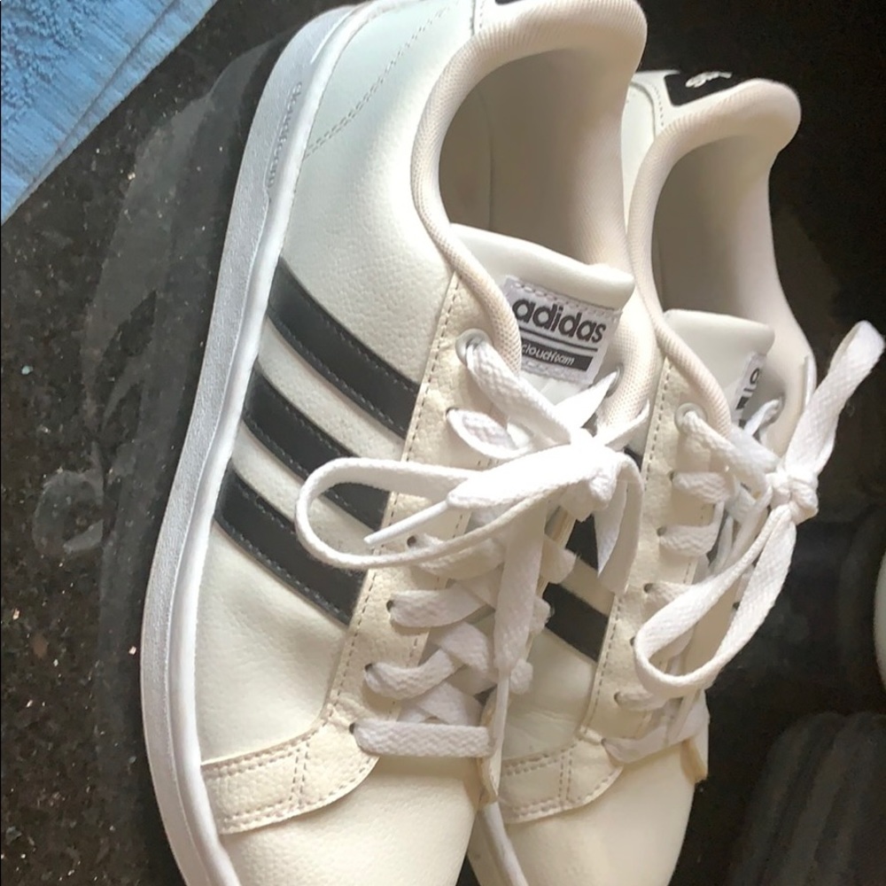Adidas Cloud Neo